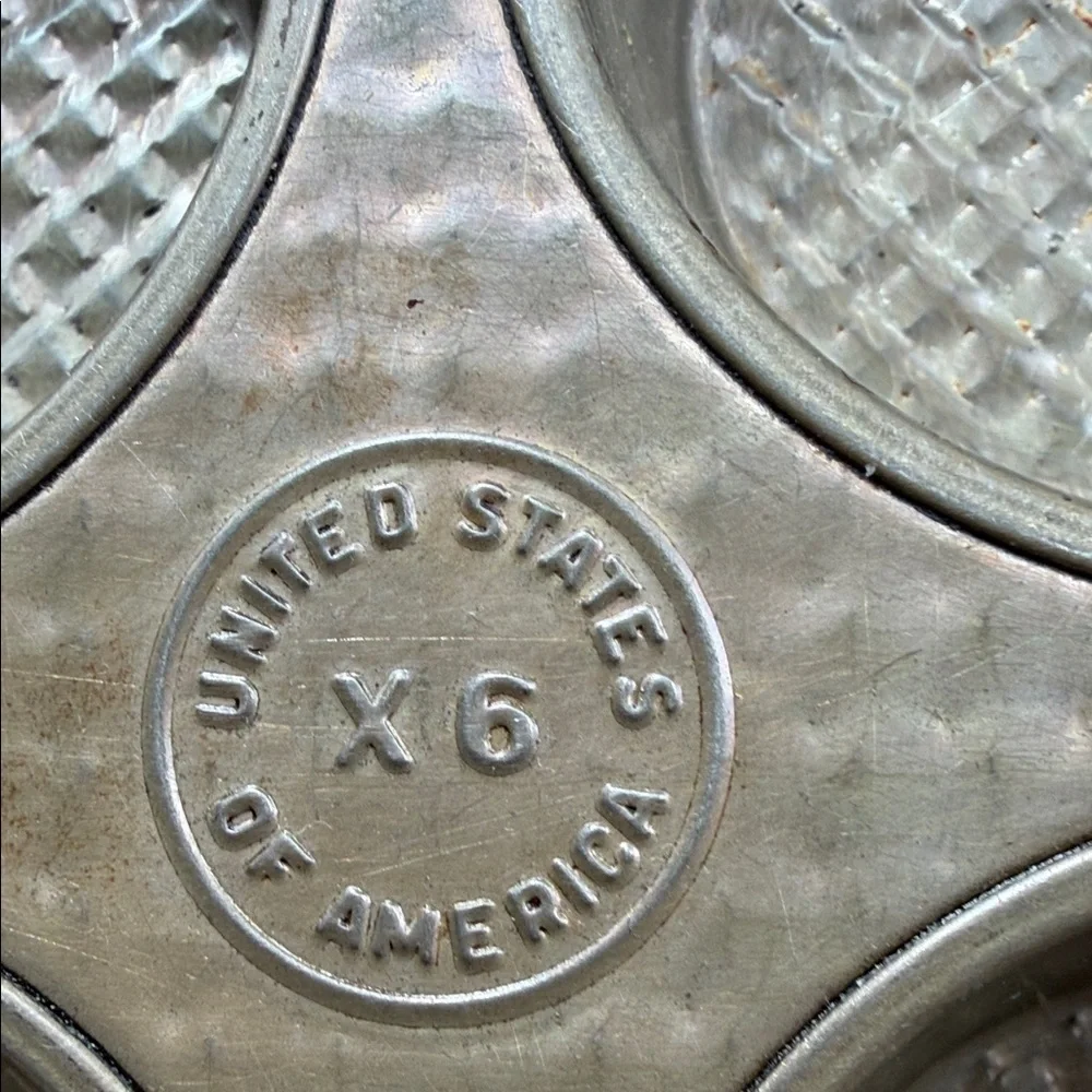 Vintage “New Baking Metal Ovenex 6 Cup Muffin Tin